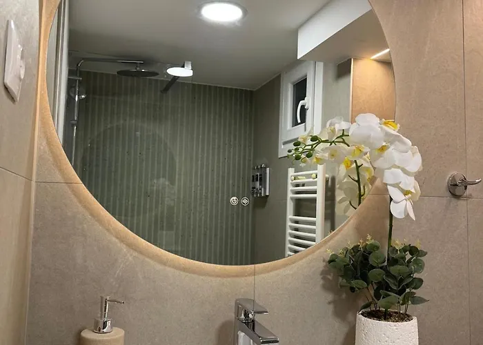 Uptown Urban Bliss Apartman